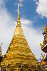 Fototapeta premium Golden pagoda in the Grand palace area in Bangkok, Thailand