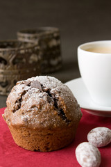 Weihnachtlich dekorierter Muffin