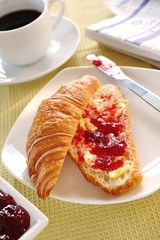 Jam Croissant