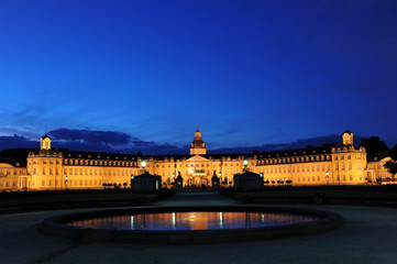 Karlsruher Schloss bei Nacht