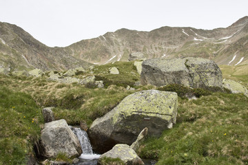 Fototapeta na wymiar Górski potok w Południowym Tyrolu