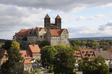 Fototapeta na wymiar Schloss und Stiftskirche in Quedlinburg