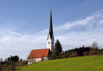 Fototapeta na wymiar Kościół i niebo