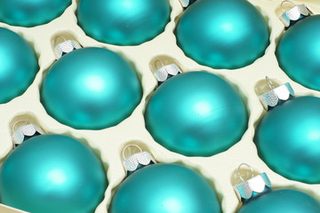 blaue weihnachtskugeln