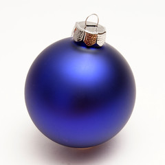 blaue weihnachtskugel