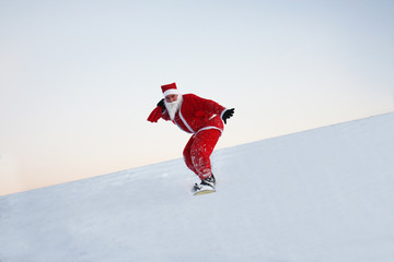 Snowboarding mit Weihnachtsmann