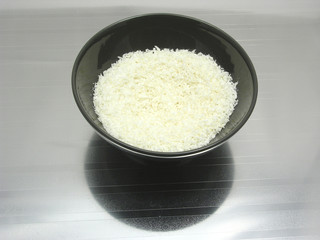 Kokosflocken in Porzellanschale