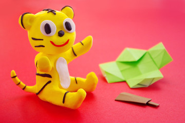 寅と折り紙