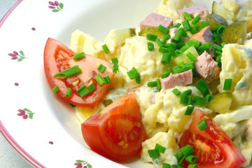 Omas bunter Kartoffelsalat