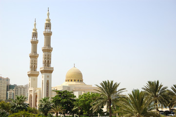 Fototapeta na wymiar Muslim mosque, Shardjah, United Arab Emirates