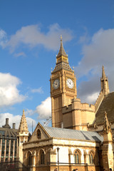 Fototapeta na wymiar Tour de l'Horloge depuis Westminster Abaye