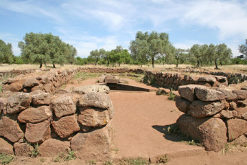 Brunnentempel im Nuragherdorf Santa Christina (Sardinien)