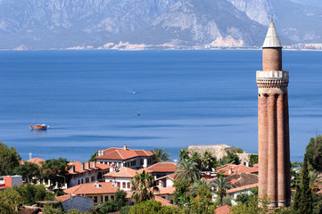 Gros plan du minaret de Yivli à Antalya, Turquie