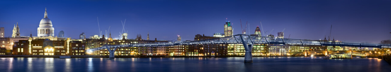 Fototapeta premium Central London panorama with St Paul's Cathedral