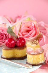 Petit Fours und Rosen
