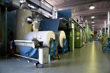 Obraz na płótnie Canvas Przemysł tekstylny: produkcja tkaniny denim