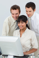 Obraz premium Businessmen and ethnic businesswoman working with a computer