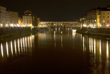 Firenze, notturna sul Pontevecchio