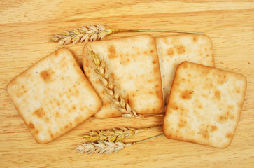 Cream crackers and wheat