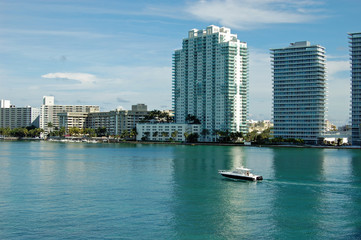 Fototapeta na wymiar Miami Beach Condos on the Shores of Biscayne Bay
