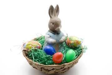 Osterhase im Nest