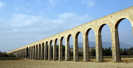 Puente de los 100 ojos, acueducto romano, Noain, Navarra.