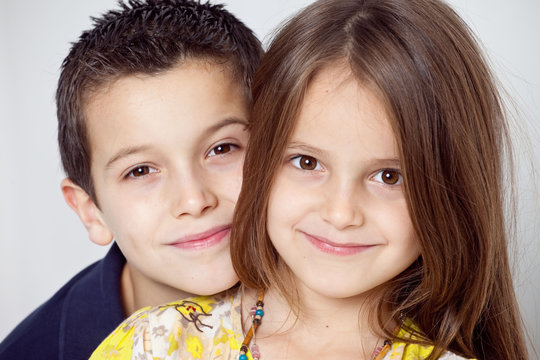 frere et soeur portrait de famille