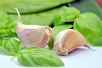 Knoblauch und Basilikum