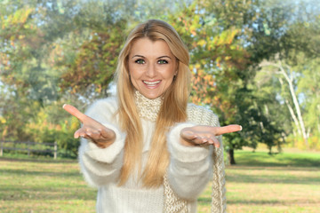 Naklejka premium happiness woman outdoor