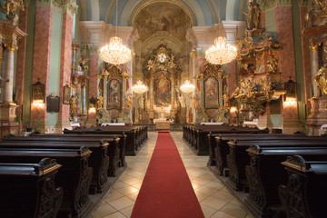 Fototapeta na wymiar Wnętrze kościoła katolickiego