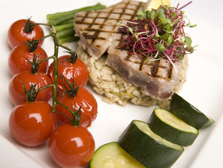 Grilled Tuna & Cherry Tomato salad