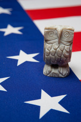 Flagge der USA mit Eule