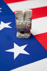 Flagge der USA mit Eule