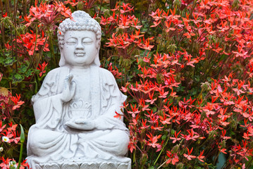 Fototapeta premium Buddha and geraniums