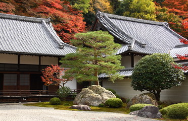 Fototapeta premium Jardin de Nanzen-ji temple en automne (Kyoto)