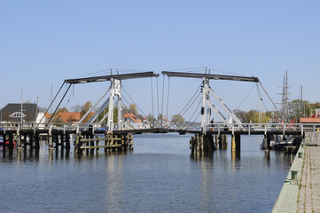 Fototapeta na wymiar Hebebrücke über die Wieck