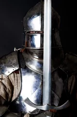 Türaufkleber Großer Krieger mit Schwert und schwerer Rüstung © Fxquadro
