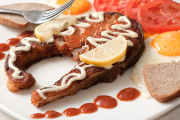 grilled salmon with vegetables