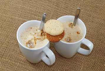 Zwei Tassen Kaffee
