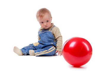 Fototapeta na wymiar little boy and red ball.