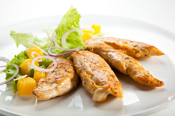 Grilled turkey fillet and vegetable salad