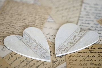 Herzen auf alten Briefen