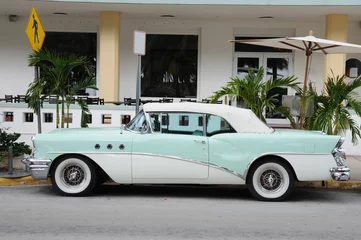 Papier Peint photo autocollant Vielles voitures Voiture ancienne à Miami South Beach, Floride USA