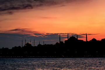 Fototapeta premium Istanbul skyline at sunset