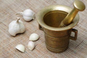 Obraz na płótnie Canvas Classic pestle with garlic