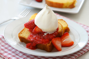 Pound Cake with Strawberries