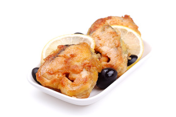 Foodl. Fried fish with a lemon and olives