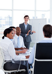 Naklejka premium Portrait of business people discussing a new strategy