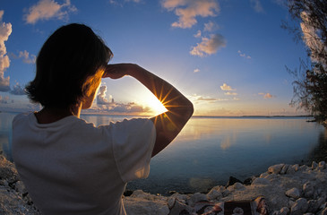 femme au soleil couchant, Polynésie