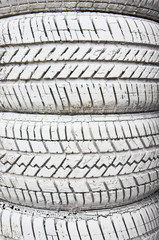 weißer Reifenstapel